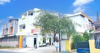 Cozy Double Escape W/ Free WiFi and Parking