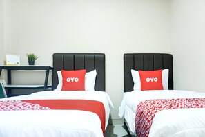 Room - Luxury Twin Stay with Free WiFi and Parking (Bandar Lampung)
