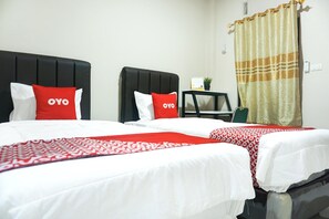 Room - Luxury Twin Stay with Free WiFi and Parking (Bandar Lampung)