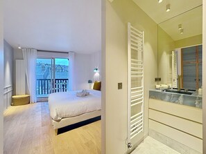 Room - Urban Elite YourHostHelper (Deauville)