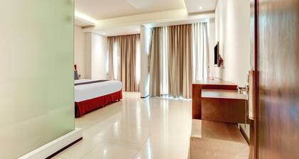 Stylish DBL Suite Escape W/ Free WiFi and Parking