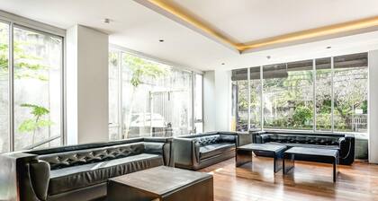 Stylish DBL Suite Escape W/ Free WiFi and Parking