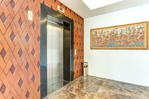 Interior - Luxury Twin Stay with Free WiFi and Parking (Bali)