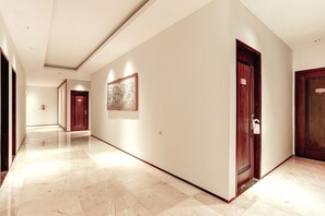 Interior - Luxury Twin Stay with Free WiFi and Parking (Bali)