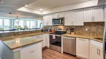 Fridge, microwave, stovetop, dishwasher