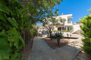 Property grounds - Althea Suites 2 by Rentals Pro - Nea Moudania Halkidiki (Nea Moudania)