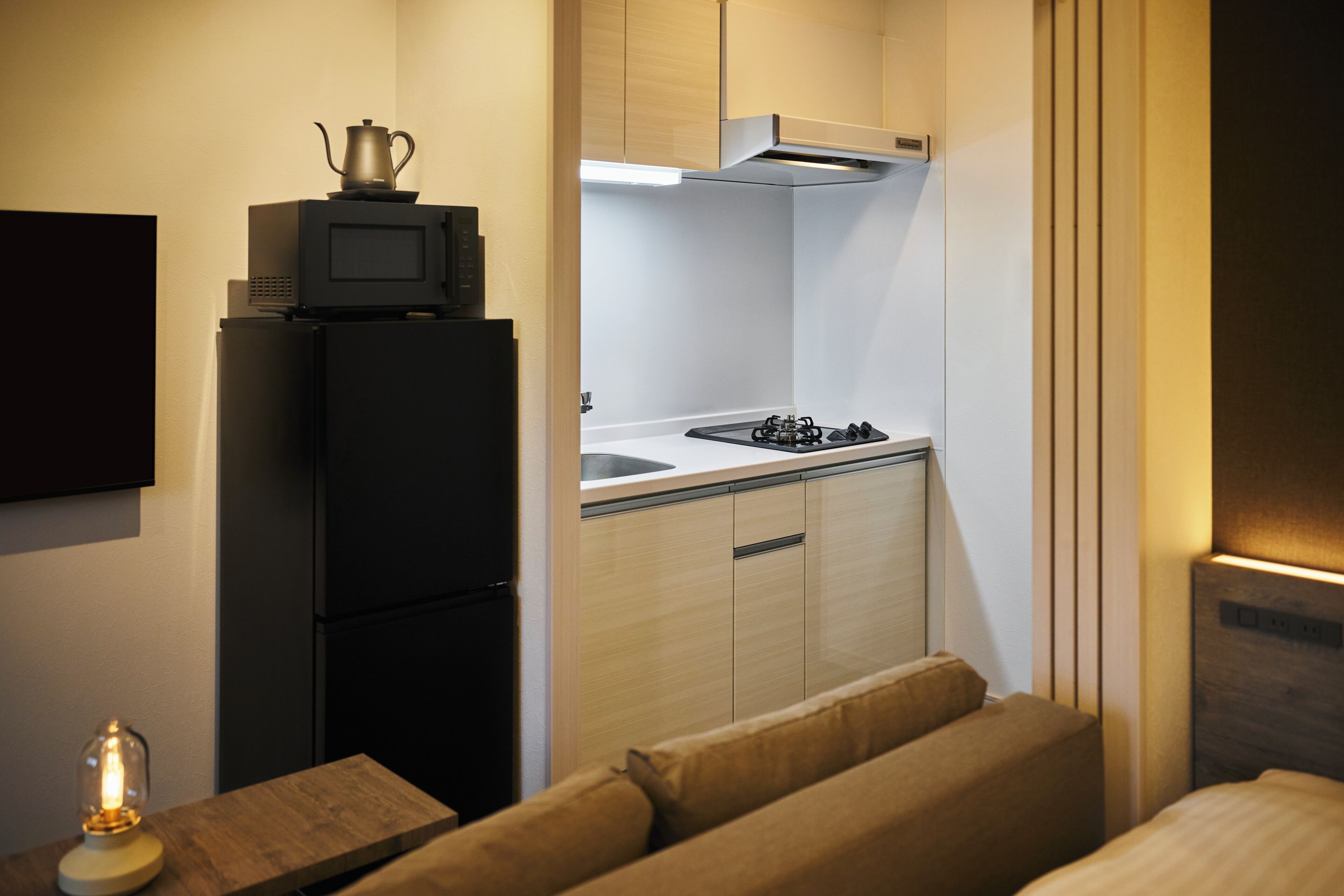 Full-sized fridge, microwave, stovetop, cookware/dishes/utensils