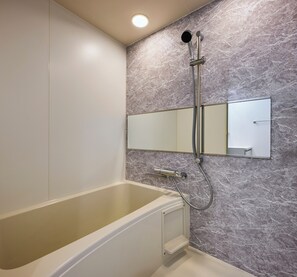 Camera doppia | Bagno | Vasca e doccia separate, set di cortesia gratuito, asciugacapelli