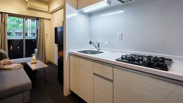 Chambre Double | Cuisine privée | Grand réfrigérateur, micro-ondes, plaque de cuisson