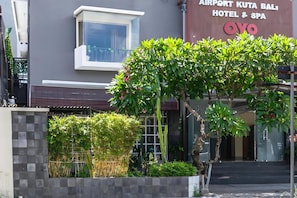 Exterior detail - Modern Twin Suite Stay with Free WiFi and Parking (Bali)