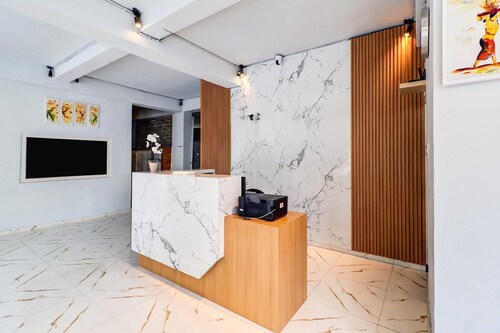 Stylish Twin Stay with Free WiFi Parking and Pool