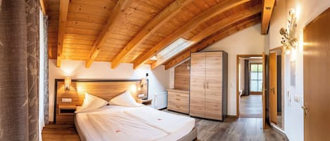 1 bedroom, bed sheets
