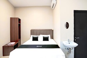 Free WiFi, bed sheets