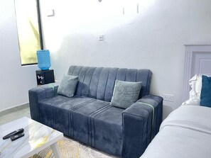 TV - Modern Cozy Studio-Next to TRM Mall (Nairobi)