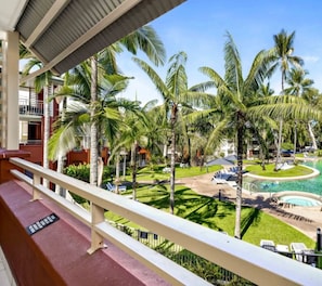 Property grounds - Solace at Amphora | Pool & Beach Escape (Palm Cove)