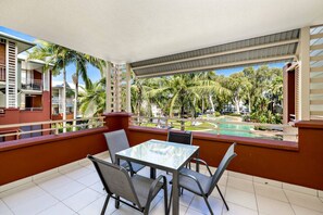 Outdoor dining - Solace at Amphora | Pool & Beach Escape (Palm Cove)