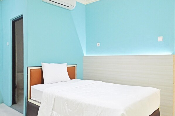 WiFi (free), bed sheets