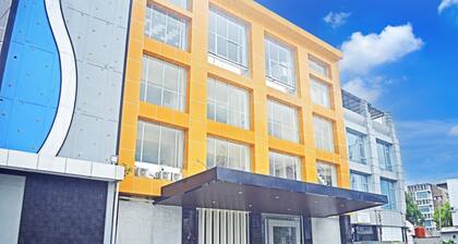 Luxury Twin Stay with Free WiFi and Parking
