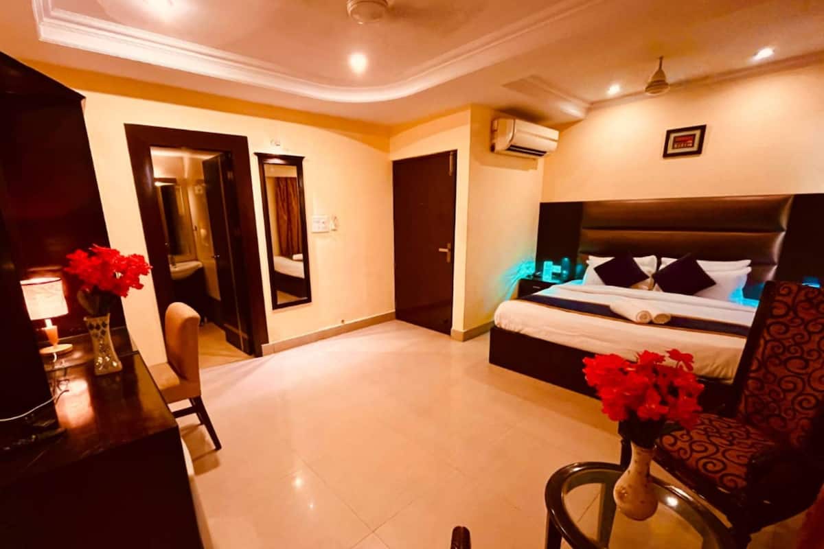 Superior Double Room, City View