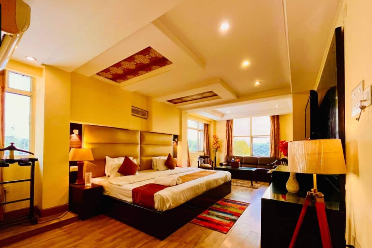 Family Room, City View