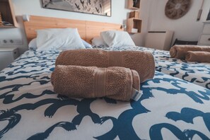 3 bedrooms, iron/ironing board, WiFi, bed sheets - Baylight Retreat Apartment (El Puerto de Santa María)