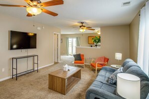 Living area - Great for Military Families! Quiet Columbia Home (Columbia)