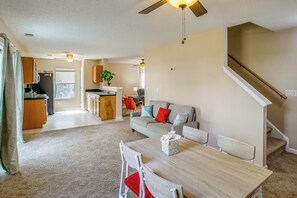 Living area - Great for Military Families! Quiet Columbia Home (Columbia)