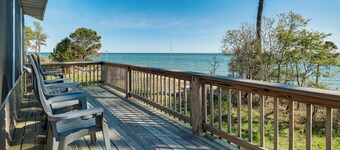 Gwynn's Island Gem | Private Beach & Bay Views