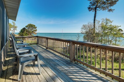 Gwynn's Island Gem | Private Beach & Bay Views