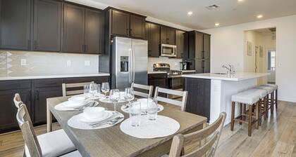 Modern Henderson Townhome w/ Shared Backyard!