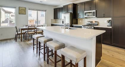 Modern Henderson Townhome w/ Shared Backyard!