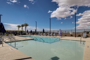 Pool - 5 Mi to Water Street District! Modern Townhome (Henderson)