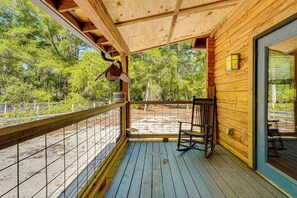 Terrace/patio - Fish & Float at Natural Springs! Log Cabin in Bell (Bell)