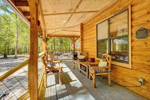 Terrace/patio - Fish & Float at Natural Springs! Log Cabin in Bell (Bell)