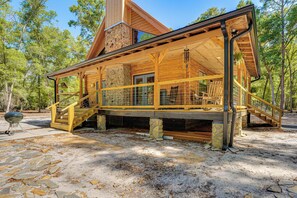 Exterior - Fish & Float at Natural Springs! Log Cabin in Bell (Bell)