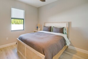 Room - 3 Mi to Manasota Beach! Sleek Home w/ Lanai (Venice)