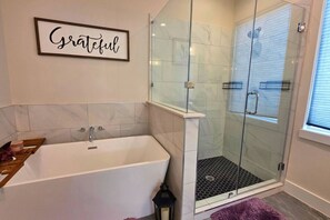Hair dryer, towels - Wonderland 3bd Escape Near Downtown Houston (Houston)