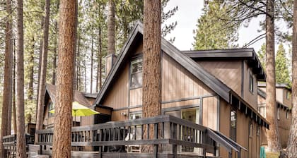 2 Mi to Lake Tahoe! All-Season Extended Getaway
