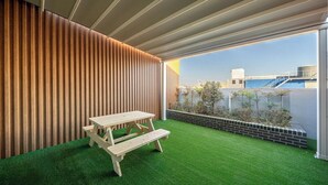 Kamar Keluarga | Teras/patio