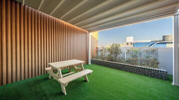 Family Room | Terrace/patio