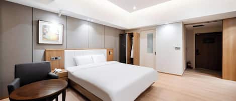 Ropa de cama hipoalergénica, cortinas blackout y wifi gratis