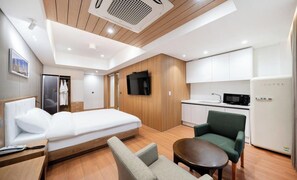 Royal Rooftop | Ropa de cama hipoalergénica, cortinas blackout y wifi gratis