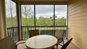 Appart'hôtel, plusieurs lits, balcon (Comfy Cove) | Vue de la chambre