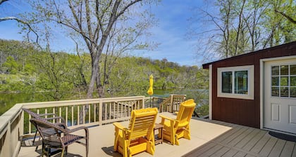 Sunroom & Patio! Quiet Retreat on Shenandoah River