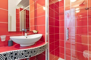 Shower, hair dryer, towels - Room 3 with Wi-Fi in Como (Como)