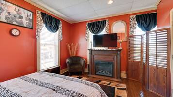5 bedrooms, iron/ironing board, Internet, bed sheets