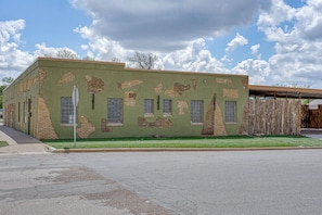 Exterior - Explore Dtwn Burkburnett! Industrial Apt w/ Patio (Burkburnett)