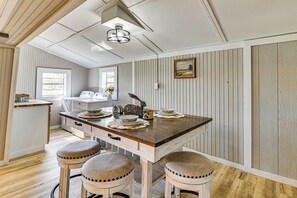 Dining - Surrounding Pasture Views! Peaceful Escape in Iuka (Iuka)