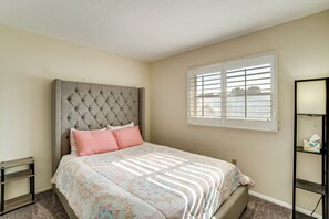 3 bedrooms, iron/ironing board, travel cot, Internet - Boat Slip & Pool: Port Charlotte Waterfront Oasis (Port Charlotte)