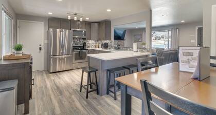 BBQ, Hot Tub, Patio, Sunroom + Games!